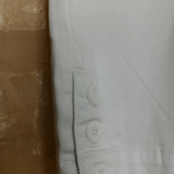 Classic white shorts - Picture 3 of 7